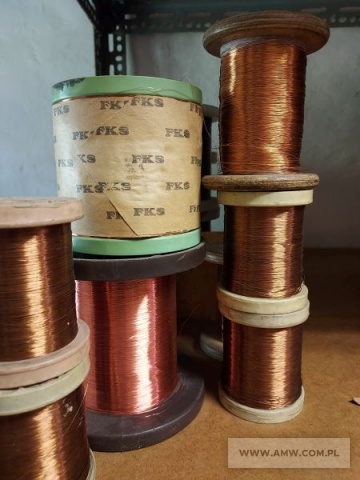 Sprzęt służby łączności - pakiet zawierający 81 poz. asort. (wg oddzielnego wykazu), w tym m.in.: druty miedziane i mosiężne, druty nawojowe, przewody różne itp. 